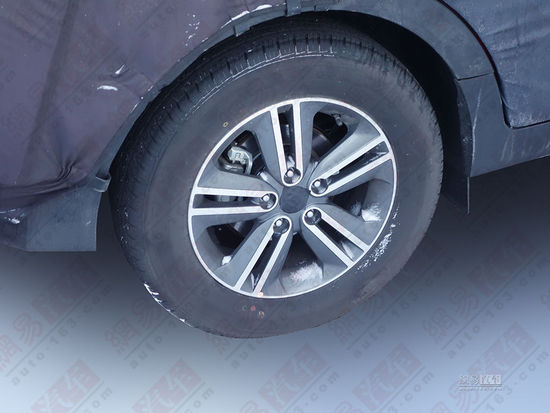 ��10������ �����F(xi��n)��С��SUV�yԇ���ع�