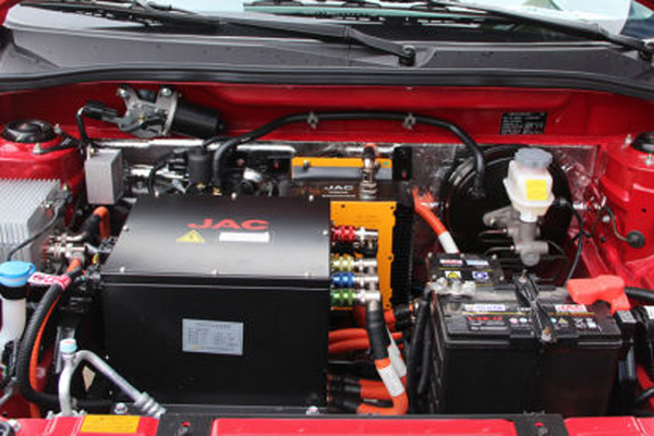 �����͐�iEV4