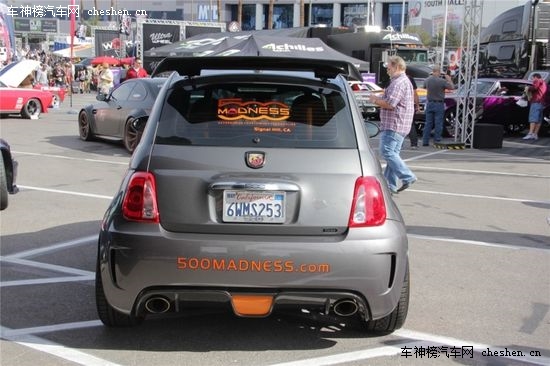 ����֮Ы SEMA�ϵķƁ���500 Abarth���b SEMA���Ɓ���500 Abarth����܇���b