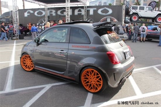 ����֮Ы SEMA�ϵķƁ���500 Abarth���b SEMA���Ɓ���500 Abarth����܇���b