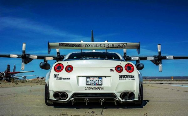 �Ԛ���¶ GT-R R35�c����ʽ��(zh��n)���C(j��)�R����