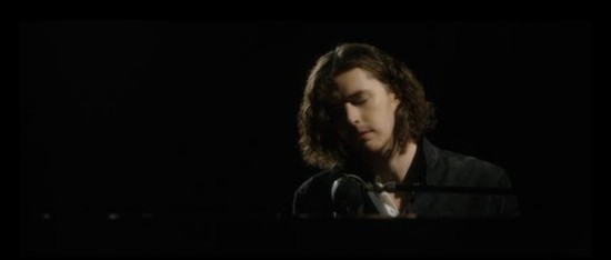 ��̩ɽ�������}��MV E��С��Ů�¹����p�d