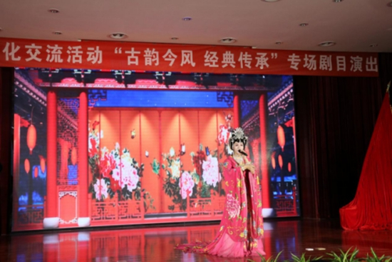 �����Ļ��������(d��ng)֮����퍽��L(f��ng)����(j��ng)����С���(zhu��n)��(ch��ng)��Ŀ�ݳ��ڶ�վ�����