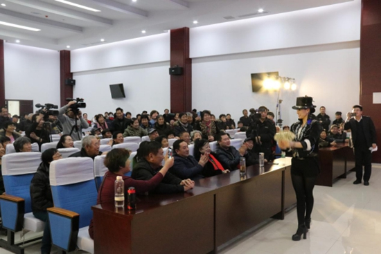 �����Ļ��������(d��ng)֮����퍽��L(f��ng)����(j��ng)����С���(zhu��n)��(ch��ng)��Ŀ�ݳ��ڶ�վ�����