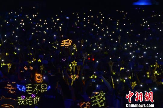 һ����һ���ĸ߳����l(f��)ȫ���]���֙C(j��)�W����͟ɹ�������R�Ă� �z