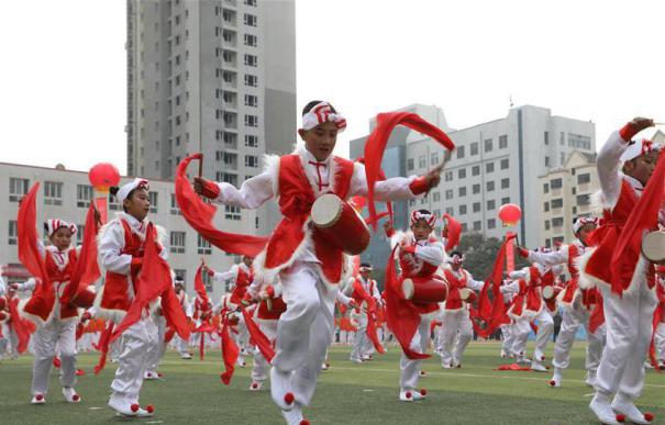 ����������1���m�ݣ����M(j��n)У�@�w����һУһƷ����(chu��ng)��