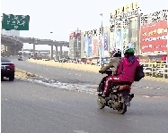 �������������T܇���������� ײ�P�����ˮ�(d��ng)������