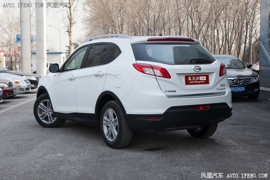 13�f�����Ì���SUV���] ��С�X�A���惺