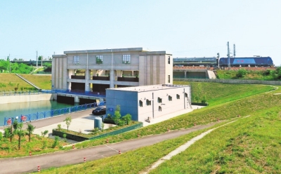 ���ƵZ�^�M(j��n)�����꡿��ˮ�}���e��(m��ng)��