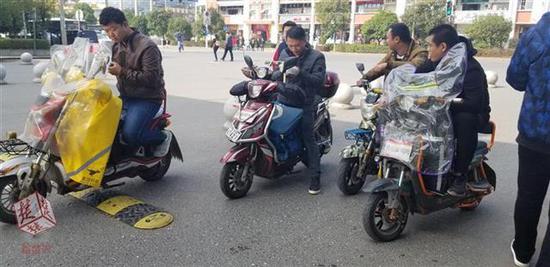 �������_(k��i)�ŕr(sh��)�������F�Ƶ�܇�����M(j��n)У�@