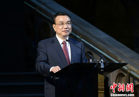 ��ˏ���׌���ں���������Ӣ����ǰ��