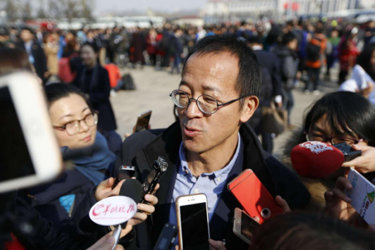 ���f(xi��)ί�T������:ȡ��Ӣ�Z(y��)��ԇ�Ľ��h�}(c��ng)������ç