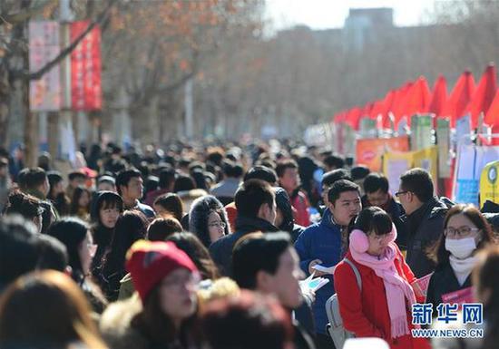 2��9������2017��ӱ�ʡ���I(y��)���͘I(y��)�Ј�(ch��ng)���F(xi��n)��(ch��ng)���^����(d��ng)����ǰ�����ڃ���ġ�2017��ӱ�ʡ���I(y��)���͘I(y��)�Ј�(ch��ng)����ʯ���f�e�������O(sh��)��Ƹչλ2300��(g��)�����У���I(y��)���ṩ��λ4.5�f(w��n)����(g��)������(ji��)�^(gu��)����������Ƹ�ĸ߷��ڣ���Ƹ��(hu��)�F(xi��n)��(ch��ng)�˚⡰�����������������A��ӛ�� ����|�z