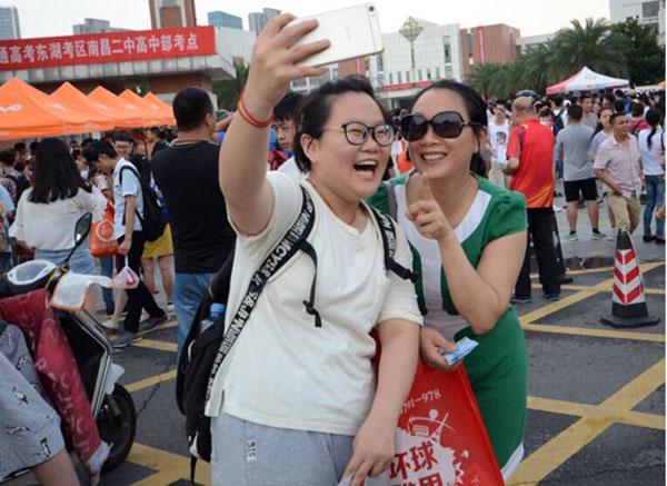 �����߿���Ҫ��Ŀ�Ŀ�ԇ7������17�rȫ���Y(ji��)����һλ�����߳�������ͼ��L�_�ĺ�Ӱ���r��/�z��