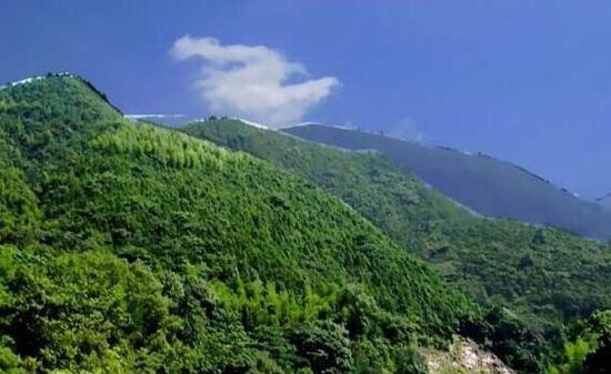 Ԕ��(x��)��B���˴���λ�ڽ���ʡ������������(n��i)�����ꡢɽ�؞��������غ����������棬�ļ�������ȫ��ƽ�����17.3�����˴��ԡ����䶬ů�������紺���֮���ˡ�������