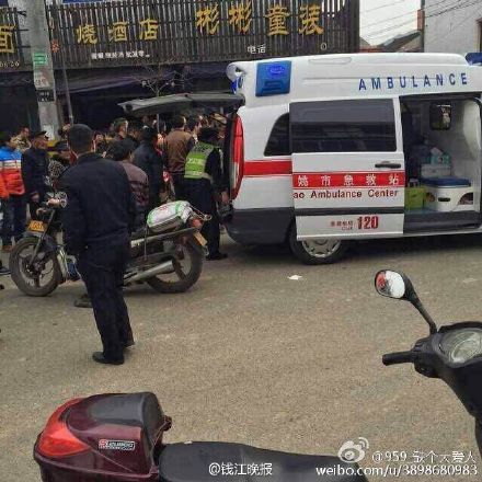 寧波一越野車(chē)沖進(jìn)店鋪致6人死 含2名學(xué)生(圖)