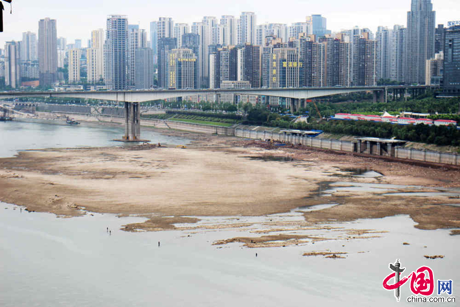 2015��5��5�գ����꽭�ؑc��ˮλ���ٻ�����������ؿsˮ����Ƭ������¶�����������ڽ��в��~��