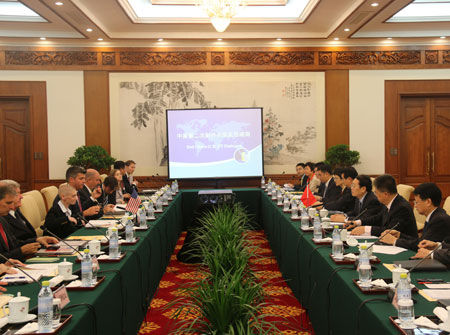 �˴η��ִ������䌍(sh��)����݆������(zh��n)���c��(j��ng)��(j��)��(du��)Ԓ�����(zh��n)�Ԍ�(du��)Ԓ�ɹ��ľ��w�e�룬�����ڞ����A�������P(gu��n)ϵ�̓ɇ�(gu��)�ߌ������I(y��ng)�����Ú�����p���̶��m�r(sh��)�����e�����������θ����L(zh��ng)��(j��)���ִ�����