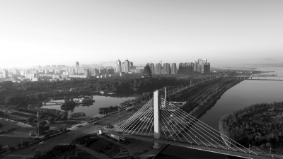 ��䓳ǡ��w����Ŭ����׃һ䓪����������ơ��׶��|߅һ�����L��ˮ��ĳ��С��@һ����Ƭ���w�����������D