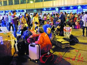 �����ÿͰ�ҹ�����ڏV��վ���o̎��ȥ��ӛ���