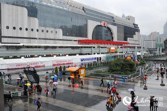 ���ڻ�܇վ�������f(w��n)ƽ�׺�܇�����