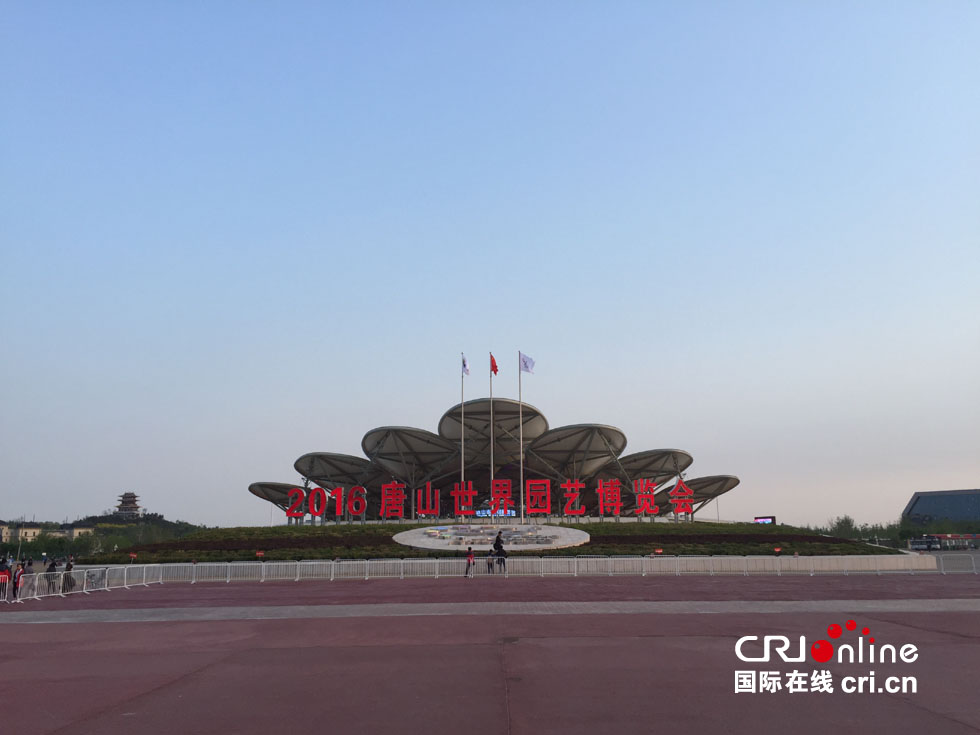 �DƬĬ�J���}