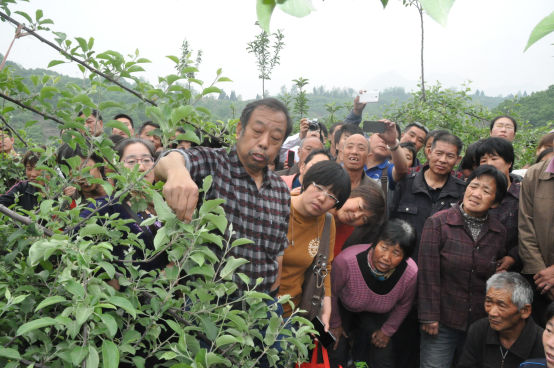 ��������ɽ�ˡ������ǰÿ�΁�ɽ���v�n����������СС���s�����J(r��n)��� ��