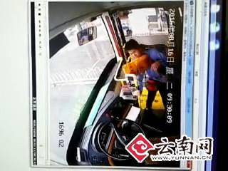 ����һ���ˎ��׾��Ϲ��������� һ�Բ��Ͼ̈́�(d��ng)�ִ�˾�C(j��)