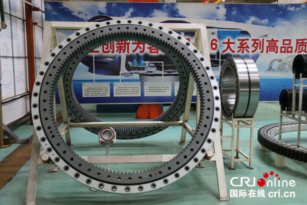 �DƬĬ�J���}