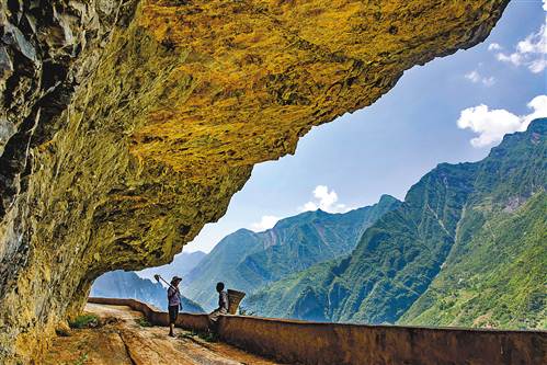 ʮ����������Ϫ�h�mӢ�l(xi��ng)�ܼ�ƺ�ϻ���ġ���·��߅����λ�����ڴ���Ϣ���졣ӛ�� �x�Ǐ� �z