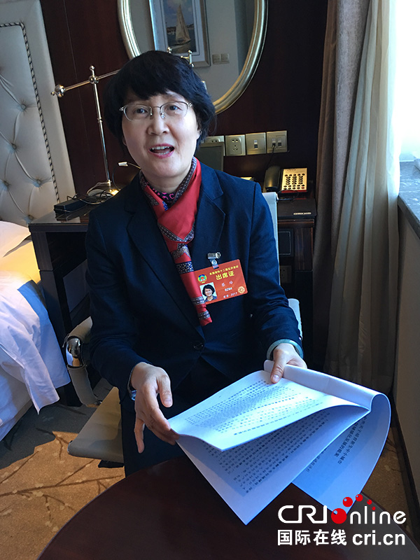 �DƬĬ�J���}