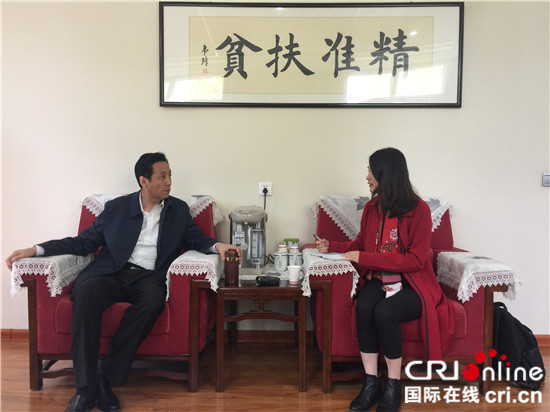 �DƬĬ�J���}