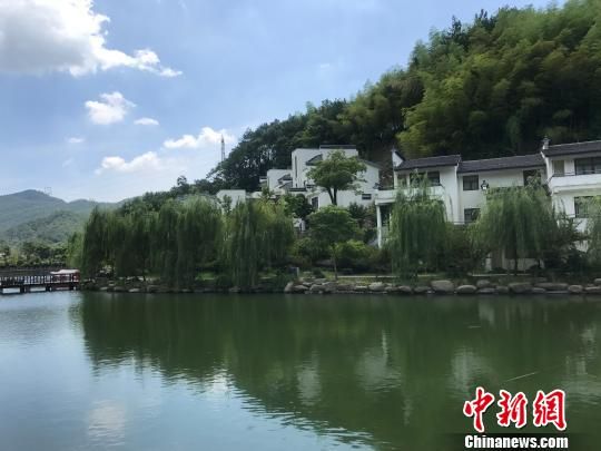 ��˹·�� �ɽ��� �z