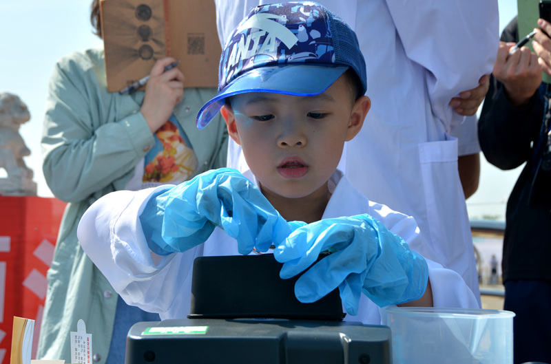 �ޕx��С���ь�ˮ�әz�yʮ�ָ��dȤ������С��֪���@���������������ӡ�������K���Լ�������һ�Ρ��n�Ԗ|�f���������������һ����������ˮ����ӛ���������L�����v�Ķ�����ˮ���{(di��o)�Ĺ�����ÿ������Ҫ׌�Լ�����һ�β�����˯��������W(w��ng)ӛ�ߌO����z��