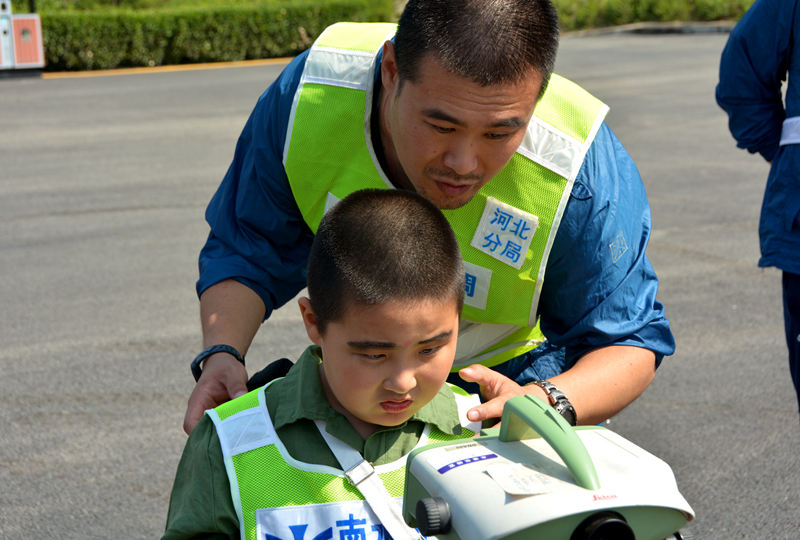 ������С�����ڰְ���ʥ���ָ��(d��o)�²����y�L�x������������С���ѵ������������ˮ���{(di��o)һ�����̎��İְ־���һ��������������W(w��ng)ӛ�ߌO����z��