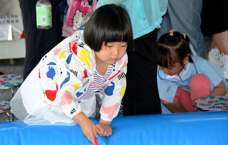 �D���ھ��^(q��)�Θ��Ŀ��ˣ�ĺ�ͯ��������W(w��ng)ӛ�ߌO����z��