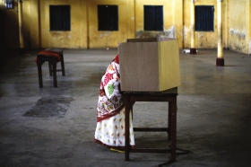 4��7����ӡ�Ȱ��_ķ��ϲ����񠖣��DŮ����ͶƱ���D/���A��src=