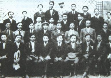 1924��7������ϯ�Ї����a(ch��n)���x����F(tu��n)�ÚW�����δ�������Ĵ����ڰ����Ӱ��ǰ�����Ğ��ܶ�����������������Сƽ�������ģ�