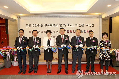 ��ϯ���(d��ng)���F�e���ʑcף�DƬչ�_(k��i)Ļ��������ػ��и����L(zh��ng)�R�۾������Ğ��n��(gu��)ǰ��(gu��)��(hu��)�h�T���dǧ�����n(li��n)�磩