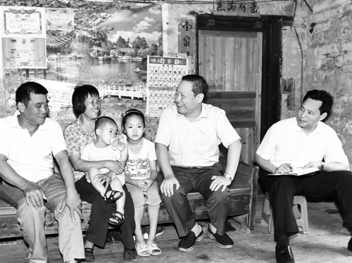 2015��8��17�����V���������΅^(q��)�hί��ӛ�����΅^(q��)�˴�ί�����������A���Ҷ������ӳ����_�����������οh��ľ��կ����ؚ����ǘs÷�������L�{(di��o)�������̌��F(xi��n)����(zh��n)Óؚ��Ч·�����S�˔z